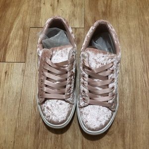 JustFab Pink Velvet Shoes